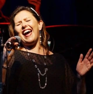 Un élève de la formation chant Le Chant en Mouvements